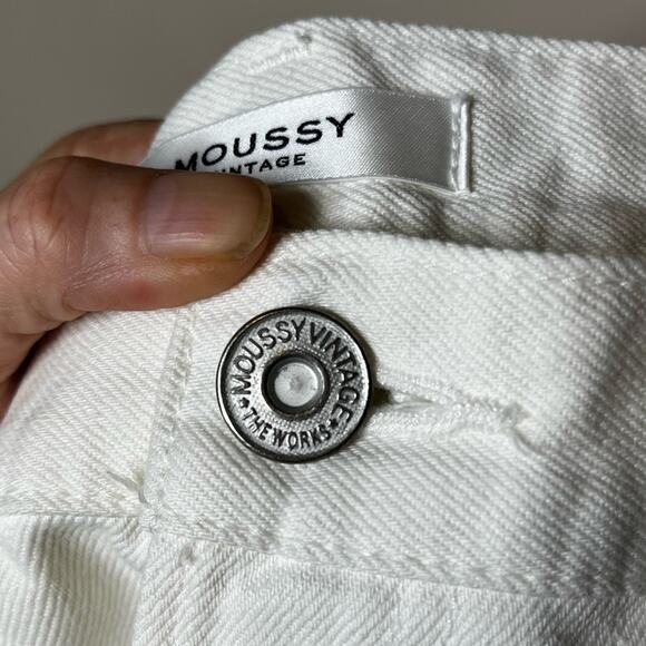 MOUSSY VINTAGE White Wagoner Straight Jeans Distressed Raw Hem Size 26 - Picture 10 of 10